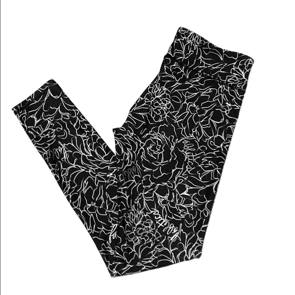 Fabletics Leggings - Floral / Flower petal print